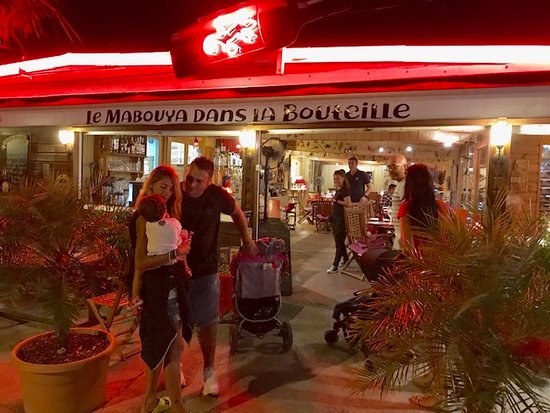 Restaurant Saint Francois Le Mabouya dans la Bouteille