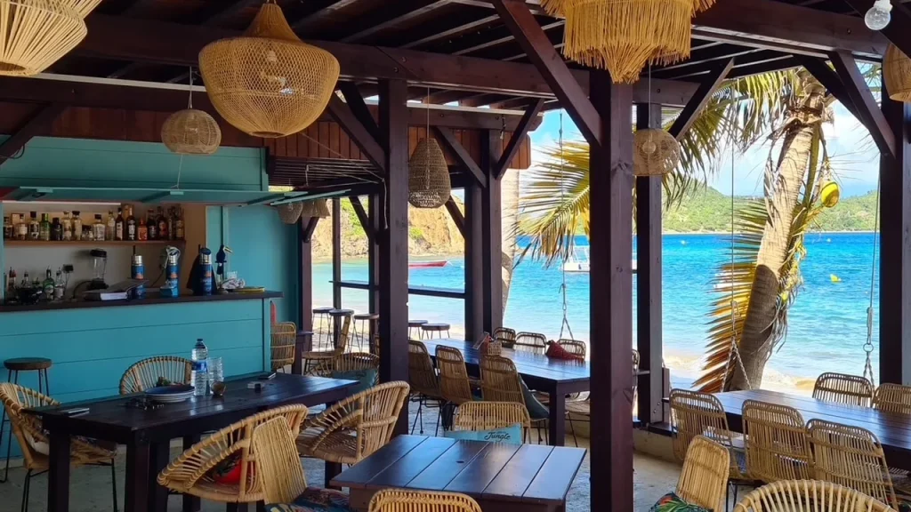 Les Balançoires beach bar